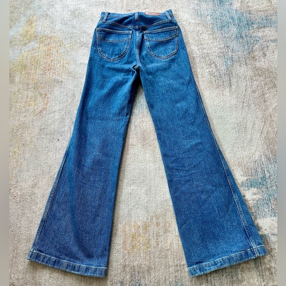 Madewell 11" High-Rise Flare Jeans in Mersey
Wash Size 24. In mint condition. - Picture 8 of 12